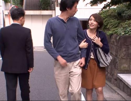 【人妻、レイプ】RIO（柚月ティナ）乱暴に犯されるスレンダー巨乳の奥様！それは昼間の宅配業者の犯行だった・・・。