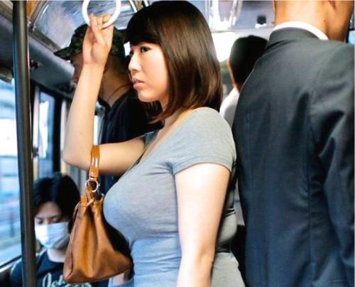 【青木りん】バスで痴漢！しかもアナル責めに会う豊満人妻熟女…夫のためにする我慢はいつしか快楽に。
