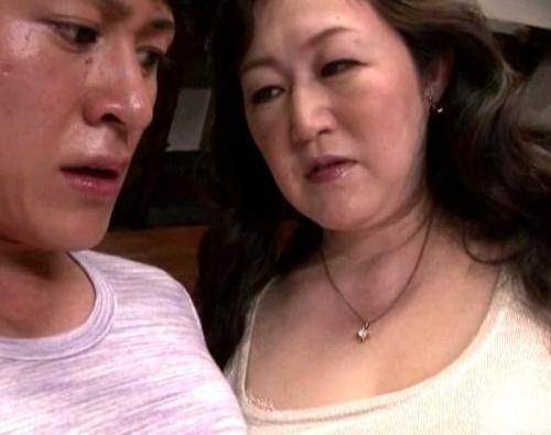 【西尾みずえ】垂れ乳デカ尻贅肉ボディを息子が近親相姦！鬼ピストンに肉が揺れてイッちゃうブスおば！