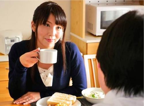 【人妻レイプ】引っ越しも一段落、憧れのマイホームを購入し幸せの絶頂にいた熟女が犯される