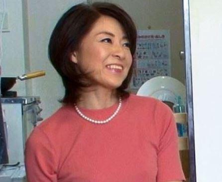 【おばさんレンタル】貧乳五十路人妻に真剣な恋の悩みを相談する男！頼み込んだらセックスOKしてくれたｗ