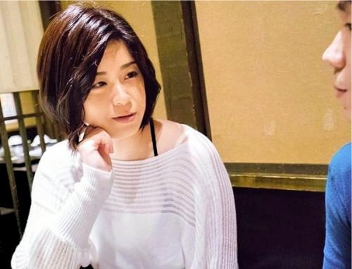 超モデル級美魔女五十路人妻熟女をナンパして尻穴責め…初めてなのにちゃっかり感じてる！