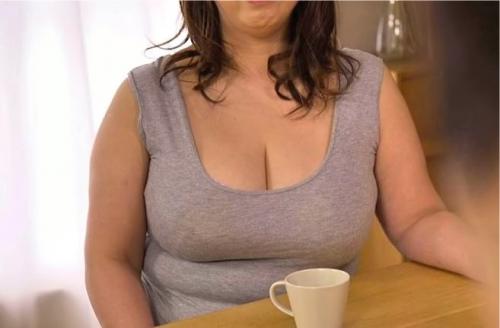 【義母】ムッチリぽっちゃり豊満な嫁の母！おっぱいの谷間丸出しの無防備な服装にムラっときた汗臭オマ○コにしゃぶりつく娘婿