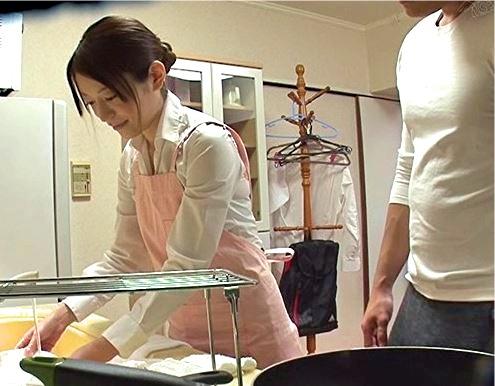 【熟女レイプ】家事代行熟女妻のムッチリデカ尻ピタパンに欲情！撫でるだけじゃ我慢ならず犯してしまう