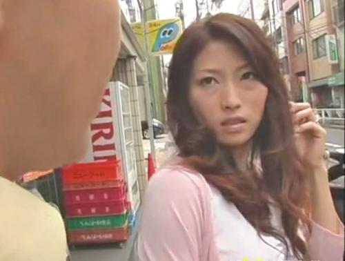 【熟女、脅迫】「ちょっと待て！あんた、万引きしただろ？！」スレンダー美乳のおばさんが店長に脅され好き放題弄ばれる！