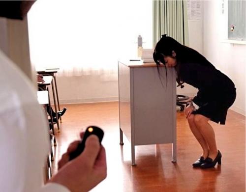 【陵辱】変態ストーカー生徒に狙われた女教師…いじめから助けたことがきっかけで妄想が暴走する！