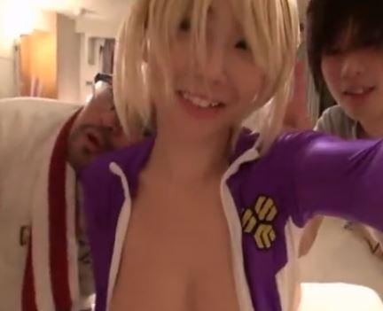 【篠田あゆみ】ビッチで淫乱なコスプレイヤーとオフパコ3Pセックス会♡今からハメ撮りしちゃいまーす！