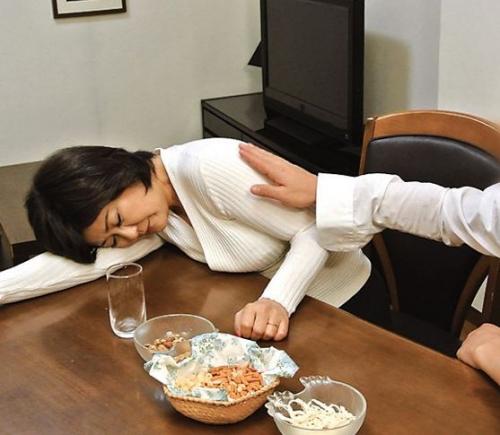 【近親相姦】豊満な爆乳人妻熟女母をいつか犯したいと思っていた…酔った勢いで本能のままに不倫ハメ！