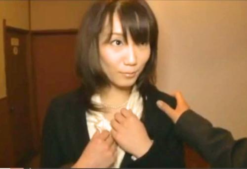 【三十路、中出し】脱いだら意外にも巨乳な美熟女と不倫旅行！大人しい女性と思ったらセックスに貪欲な淫乱な女だった。