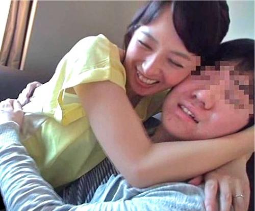 巨乳熟女が童貞くんの筆下ろしに挑戦！可愛らしい一面を見せる彼とイキるマラにメスの顔を見せはじめる