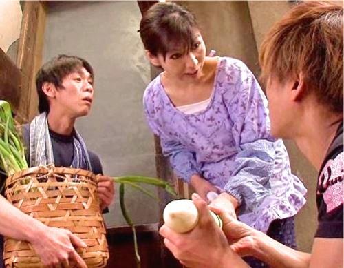 【嫁の母】清楚で献身的な義母の肢体に欲情してしまった娘婿が近親相姦母子相姦…その様子を娘は覗き見。