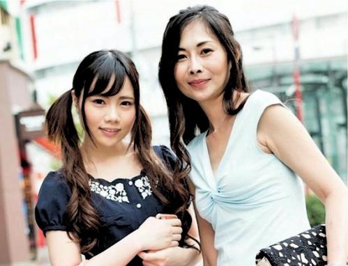 【親子ナンパ】素人親子を口説く！旦那の目の前で寝取られる妻をみて欲情した娘が加わってまさかの3P