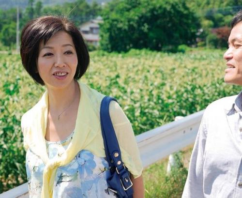 【不倫旅行】旦那がいないところで人妻熟女が他人棒と性交！一人っきりで出かけた旅先で会った見知らぬ男と！