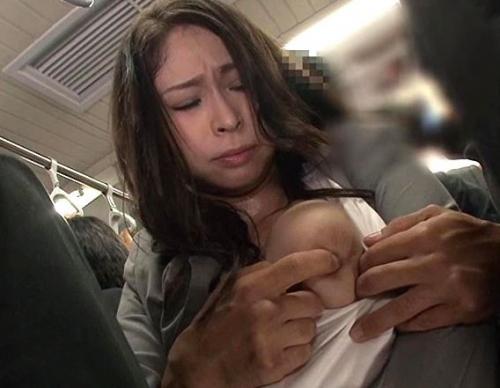 【痴漢】ウブなミニスカ巨乳OLが満員電車でレイプ！おっぱいを弄ばれパンツにチンポを突っ込まれる！