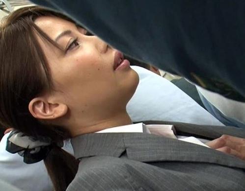【逆痴漢レイプ】「もっと気持ちいいことしたいでしょ？」満員電車でチンポを誘惑する痴女OL！