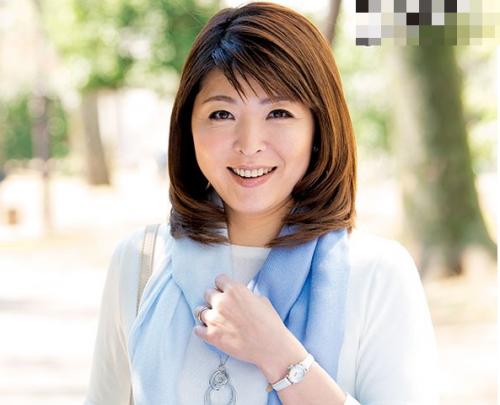 【初撮り】四十路人妻熟女がデカチンガン見で不倫セックス！知らない男性との浮気快楽を忘れられず…