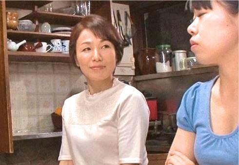 【熟女】妻と口喧嘩したあとに娘婿を義母が優しく慰めてくれてフル勃起！