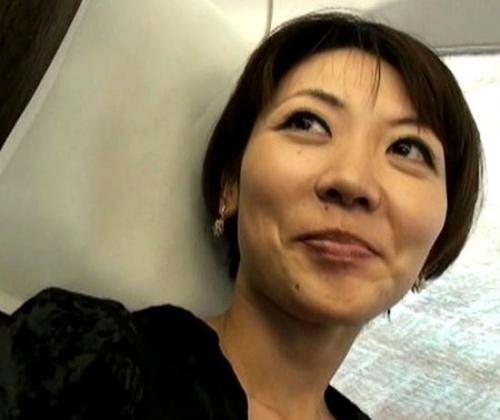 【不倫旅行】夫に内緒で他人棒と浮気エッチしちゃう三十路人妻熟女！背徳的な行為に大興奮！