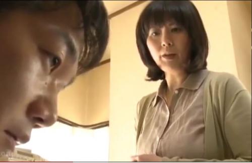 【ヘンリー塚本】円城ひとみ。母にまで中出しする鬼畜息子。「な、中はダメ！中はダメよぉっっ！！」ドックン。ドクドク。