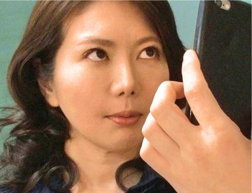 【人妻熟女】生徒の脅迫に屈し犯される美魔女教師！恥辱の我慢はやがて快楽になり肉奴隷へ！