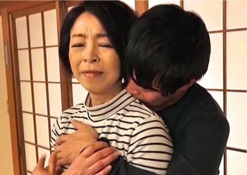 【近親相姦】息子の夢がいま叶う！子供の頃から母親のことが大好き…温泉旅行で一線を越えた！