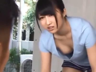 ノーブラでゴミ出しをしていた卑猥な人妻を自宅に連れ込みズボハメ！！！