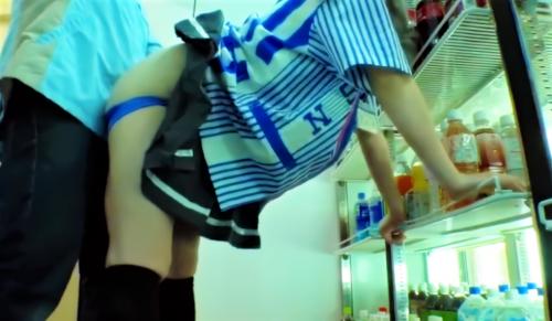 「巨乳おっぱいでっけぇぇぇ！！！」これガチ！？本物のローソン店内の色んな所でハメまくる巨乳素人！！