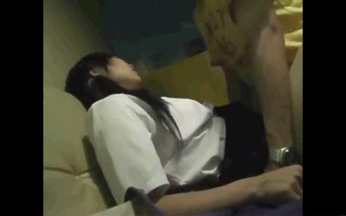 【ガチもの】現役女子高生をネットカフェでハメ撮りしたった…！マジで可愛いし抜ける…