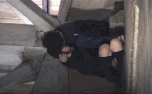 【ガチ盗撮】高校生カップルが学校さぼって隠れてイチャイチャ…初々しくて生々しくてヤバい…
