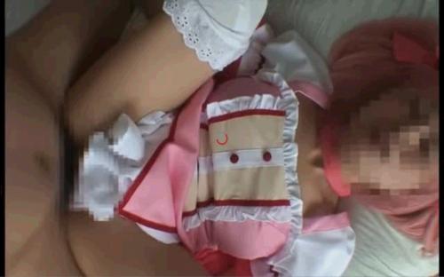 可愛くておっぱいの大きいコスプレイヤーと濃厚セックス開始…！喘ぎ声が可愛くてもう我慢できない…！！