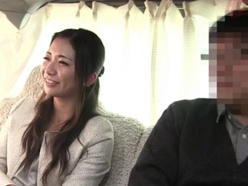 【ネトラレ夫婦ナンパ】産後間もない赤ちゃん連れの欲求不満若妻が夫の目の前で寝取られる！