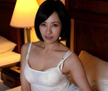 《熟女ナンパ》出会い系サイトで知り合った三十路の妖艶な熟妻とホテルで隠微な快楽に・・