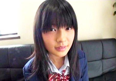 ＜紗也いつか＞スク水エロカワ女子高生が男のチンコに乗って下から突き上げるピストンに快楽イキ！