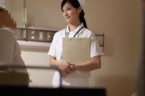 仕事が忙しくて最近セックスしてない夜勤人妻ナースが患者と浮気した覗き動画