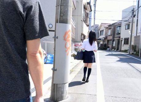 【永井みひな】健気に家事をこなす美少女JKを見つけた！その子の家に押しかけ犯してしまう変態男！