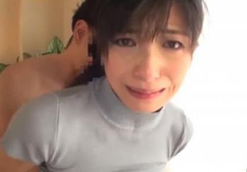 残虐調教『どおしてこんな事するの…』美人女教師が脅迫され泣きながら追撃喰らい、マン汁垂らしてイキ果てる羞恥姿を撮影される