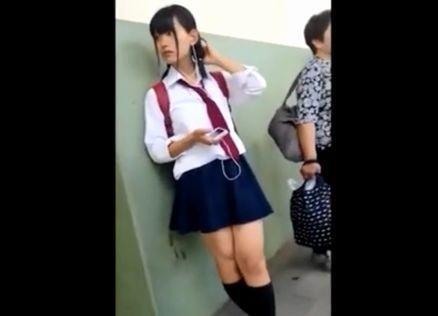 盗撮は犯罪です !!　こんな可愛い子だけを追跡しパンツ画像を盗撮！顔出しパンツが満載ww
