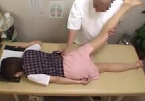 『ぁあッ…やめて下さい…あぁぁっ…』仕事帰りの制服OLを卑猥マッサージで焦らし、肉棒まで挿入し強行レイプする鬼畜整体師