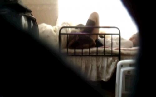 【ガチ盗撮】女子校生が保健室でオナニーしてる姿が流出…！今時の女の子はこんなにエロいオナニーをするのか…
