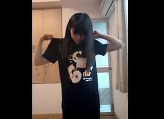 中○生！？顔はロリなのに巨乳のJCが全裸をSNSで全世界配信ｗｗ