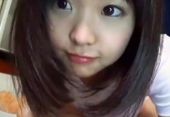 中○生！？明らかに未成年なロリ少女がオナニーを全国配信ｗ
