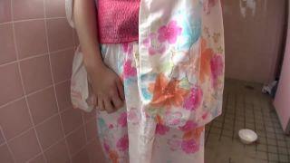 中○生？小○生？お祭りに浴衣で遊びに来た少女をトイレでレイプ