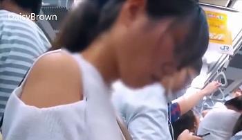 中○生！？ガチなJC痴漢動画ｗ電車の中で下着の中に痴漢の手が侵入！マジヤバ動画につき削除注意