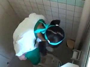 盗撮　女子トイレ 祭り 中○生！？ド変態男がとある中学の体育祭に忍び込んで女子トイレ盗撮ｗｗ - 抜きじゃくりタイムズ