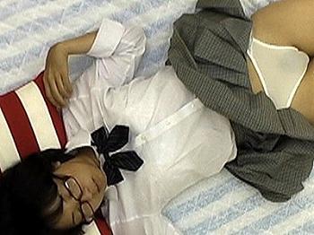 中○生レイプ！？家庭教師の家で勉強合宿のはずが睡眠薬で眠らされて眠姦されたｗ地味ロリ娘がエロ娘に変身ｗｗ