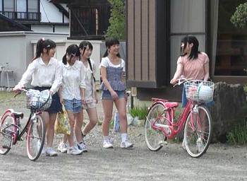 小○生！？JSが集まるという噂の混浴にいったらパラダイスだったｗロリコンたちで囲い込んで全員で乱交ｗｗ