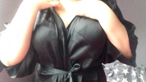動画流出！？爆乳外国人のオナニー動画ｗちいさな乳首がエロエロｗｗ