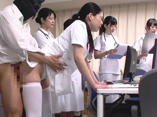 【常に性交×病院】この世界では『ながらSEX』が当たり前！仕事中でも患者の前でチンポ挿入しちゃう淫乱美人ナースたち♡