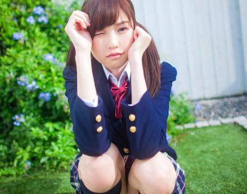 【橋本ありな】これは神作！ロリカワで美乳なパイパン娘が制服を脱いで男たちのチンポを誘惑♥