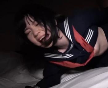 JKが男２人に無理やり犯されている！しかも中出し…かわいそすぎる…